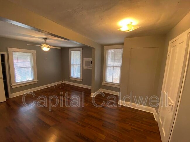 Building Photo - 304 E Hanna Ave