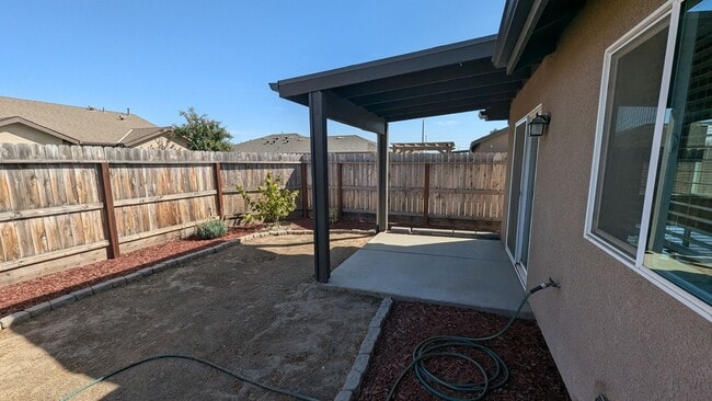 Building Photo - Beautiful 3 Bedroom 2 Bath Home in Cambria Estates