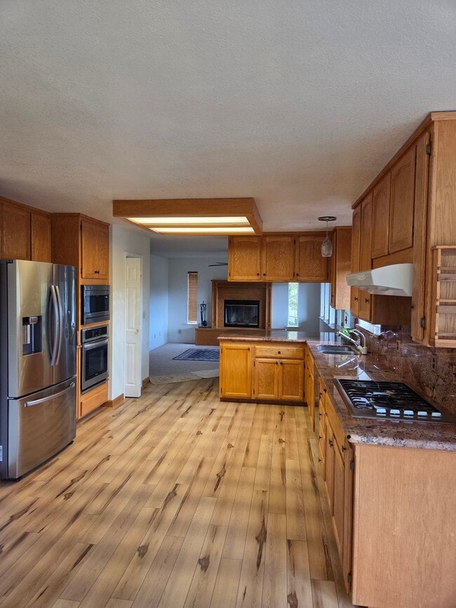 Building Photo - Discover Your Dream Home