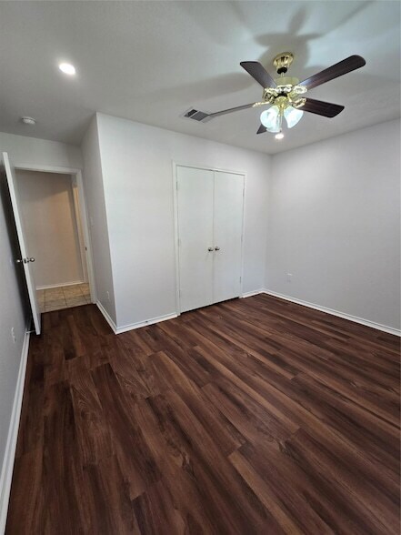 Building Photo - 1124 Hyde Park Dr