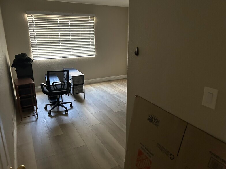 Building Photo - 5048 S Rainbow Blvd