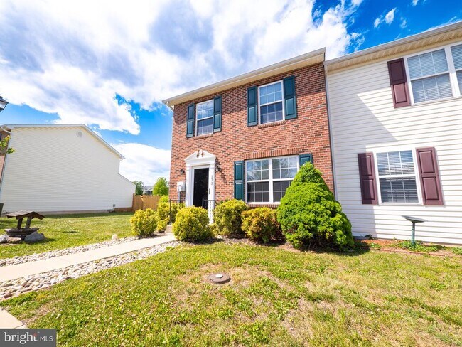 Building Photo - 173 Equestrian Dr