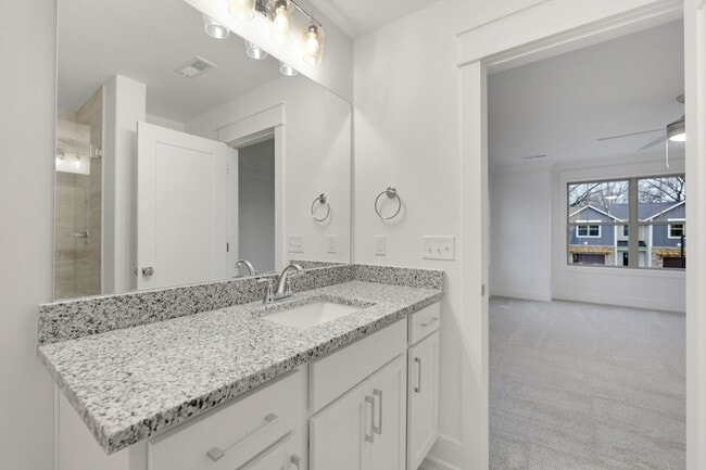 Building Photo - 609 Lee St