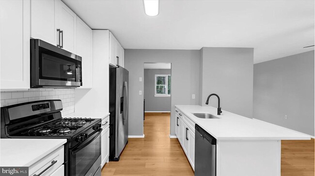 Building Photo - 8009 Nolcrest Rd