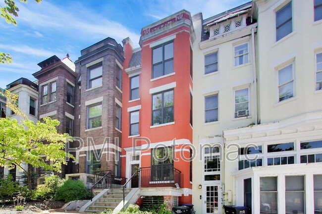 Building Photo - 1952 Calvert St NW