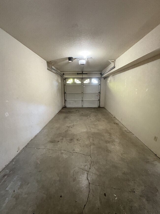 Building Photo - 1748 Mount Olive Dr