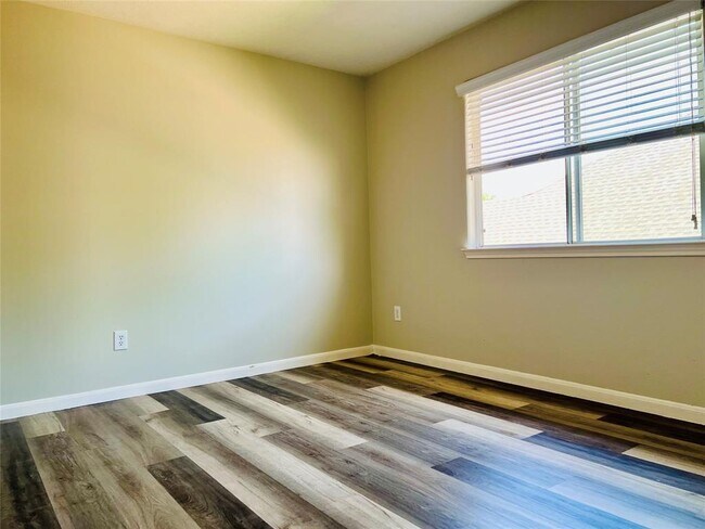 Building Photo - 13715 Branford Greens Dr