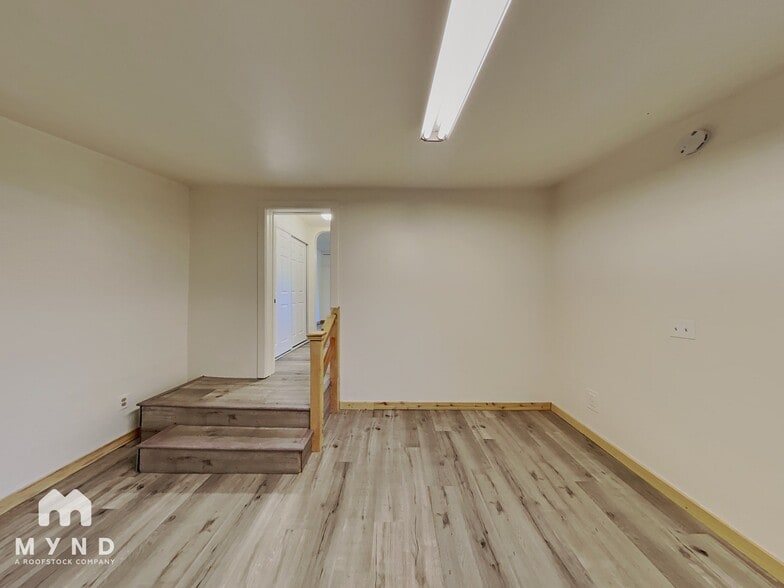 Building Photo - 220 Hillcrest Dr