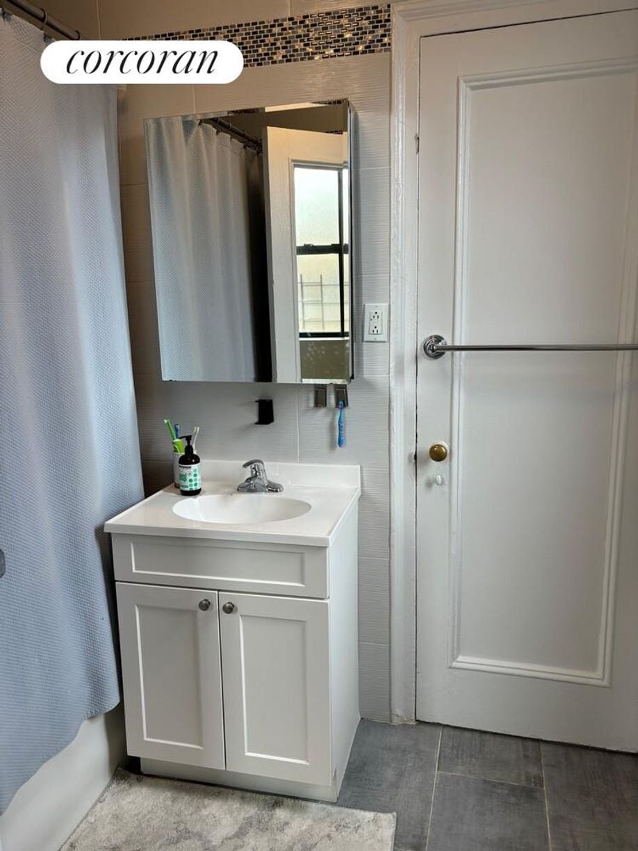 Building Photo - 175 W 76th St