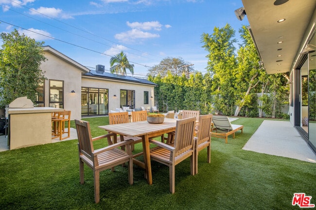 Building Photo - 4433 Kraft Ave