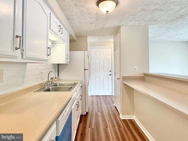 Building Photo - 97 Kenwood Dr