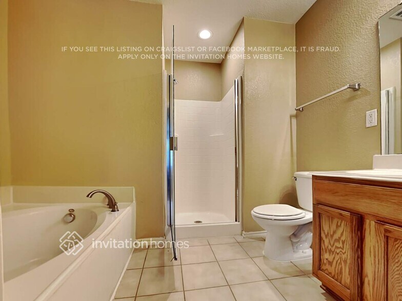 Building Photo - 706 Mission Ln