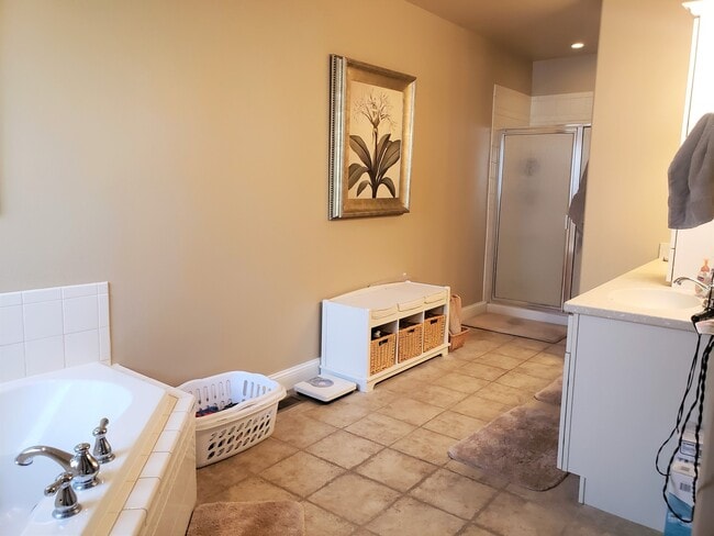 Building Photo - Fully Furnished Exquisite West-End Home! 650 Minimum Credit Score Required