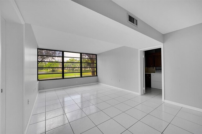 Building Photo - 1713 Whitehall Dr