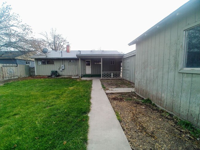 Building Photo - 114 Palo Alto Dr