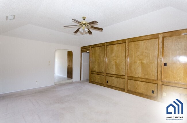 Building Photo - 6 MONTH LEASE!! SPACIOUS Southland 4 bed/3...