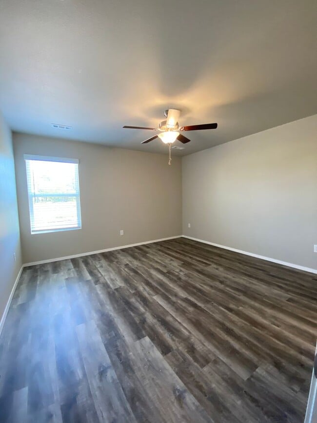 Building Photo - Comfort & Convenience – 3 Bed, 2 Bath Duplex in Lawlis Ranch