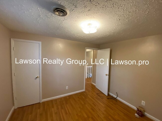 Building Photo - Charming Salem Townhome