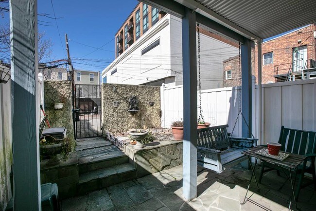 Building Photo - 730 6th St NE