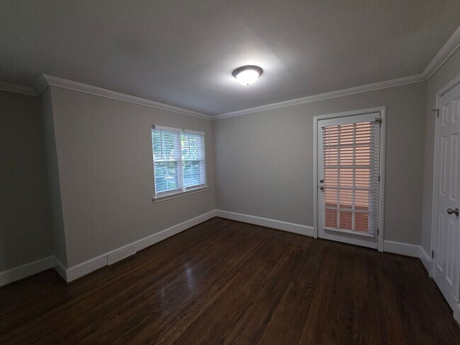 Building Photo - 4134 Sheridan Dr