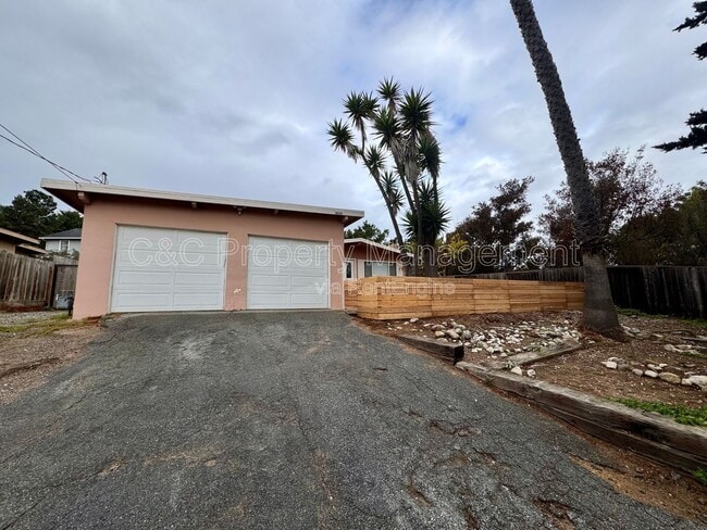 Building Photo - 3055 Redwood Dr