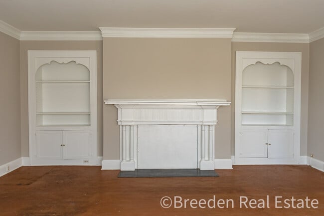 Building Photo - 702 W Union St