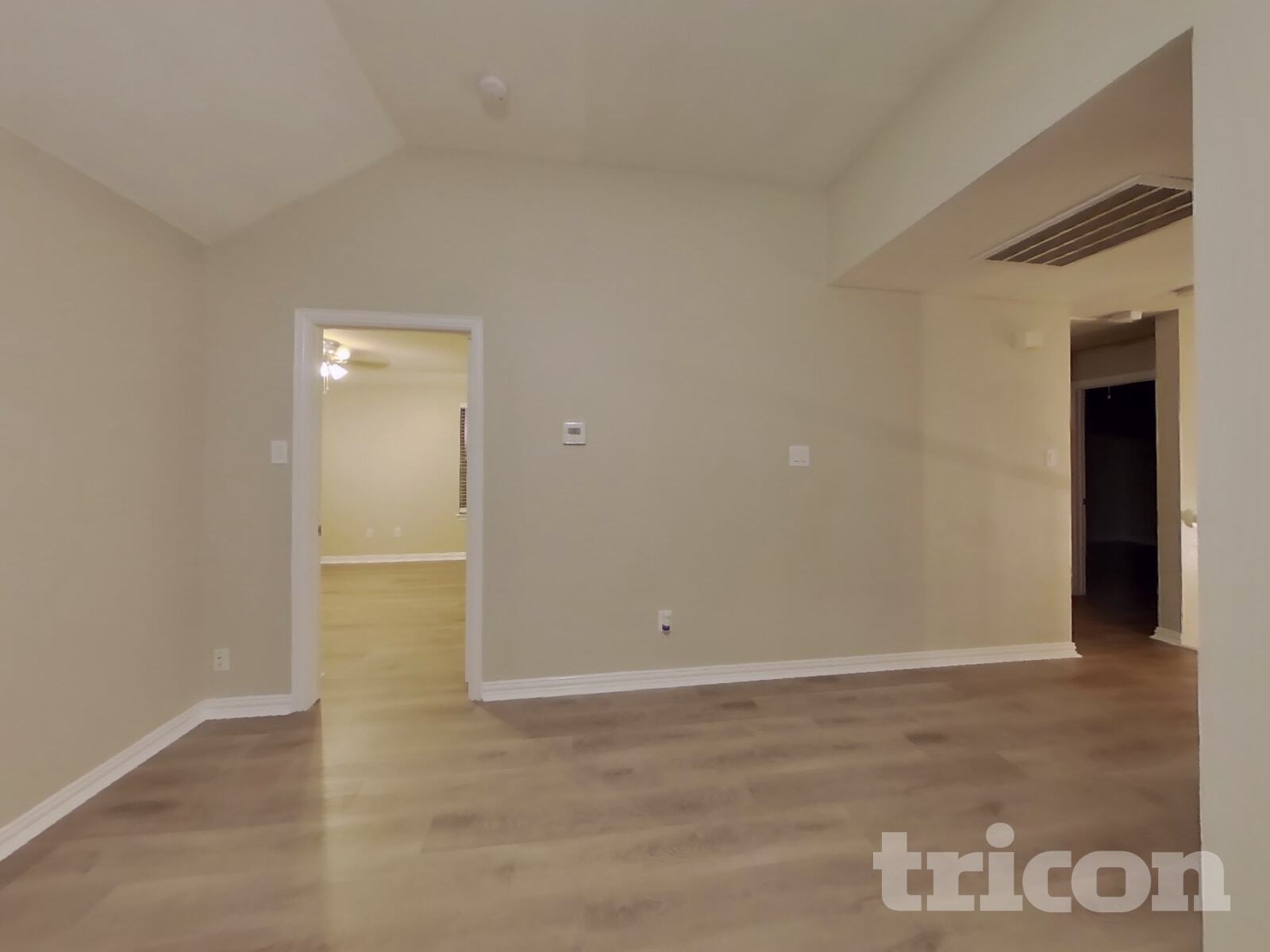 Building Photo - 2304 Greenview Dr