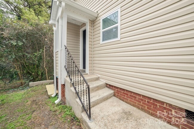 Building Photo - 27 Dorland Ave SW