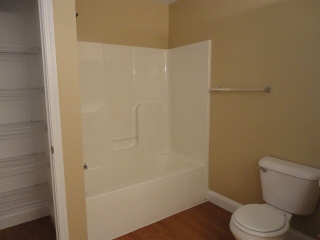 Building Photo - 1455 Woodside Dr