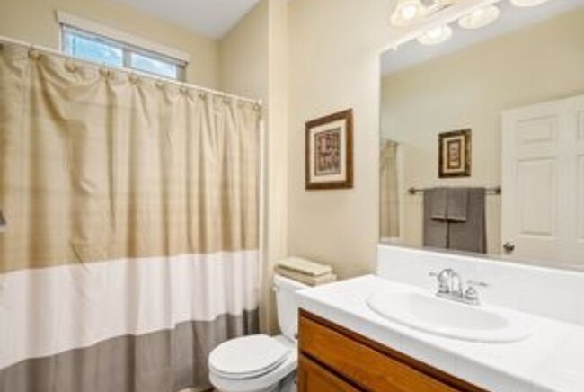 Building Photo - 3 bedroon 2 bath home