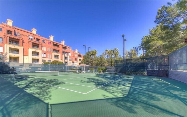 Building Photo - Great opportunity condo in a highly desirable central Las Vegas location