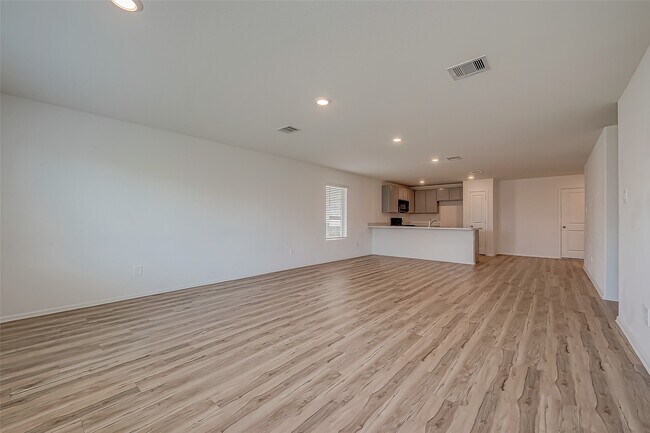 Building Photo - 18111 Robin Creek Dr