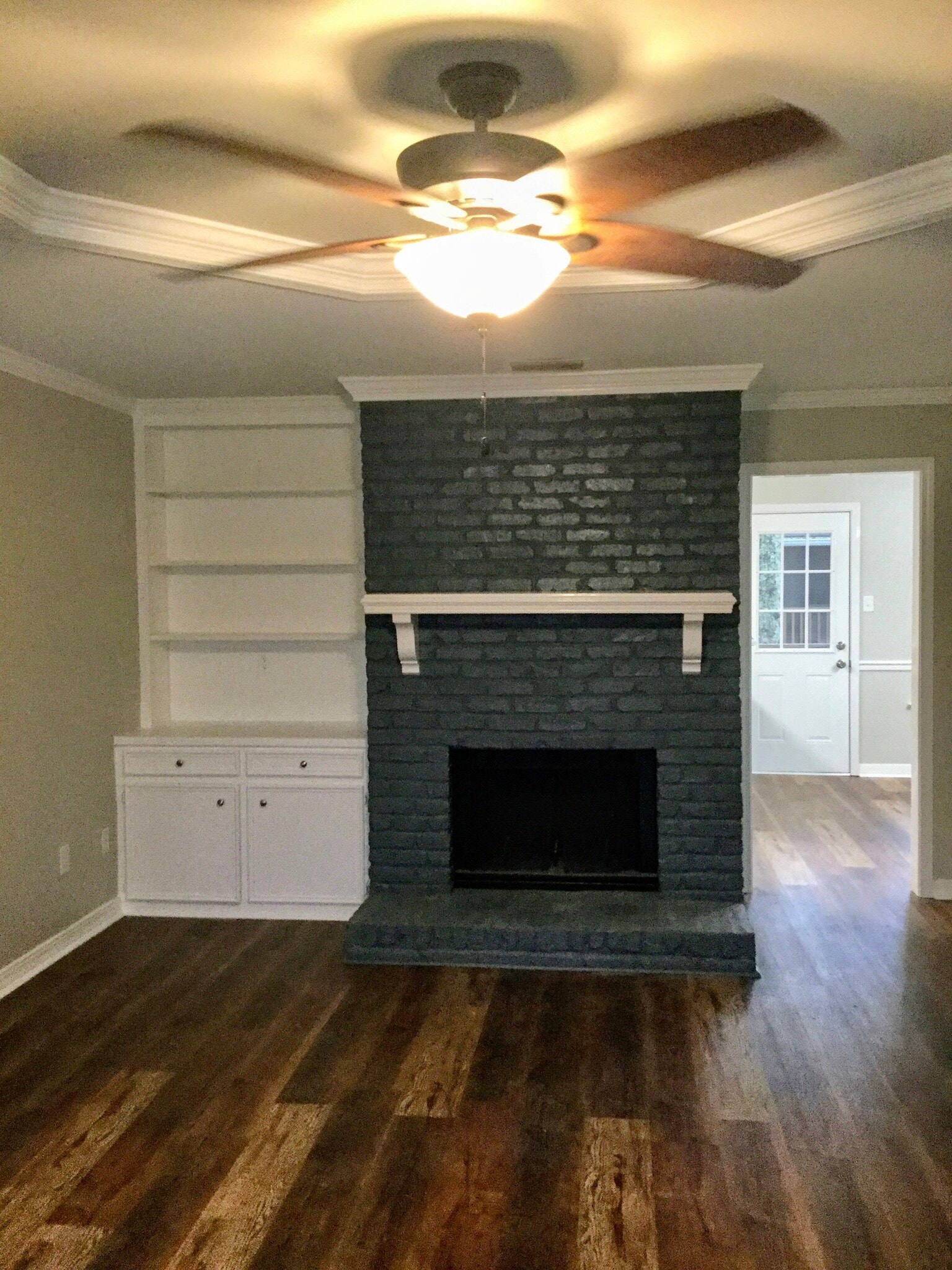 Den - 270 Hillcrest Rd