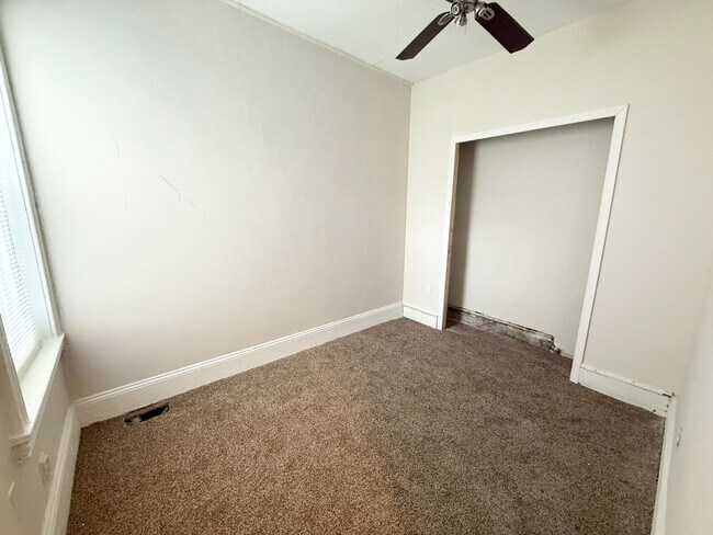 Building Photo - 2262 N Gratz St