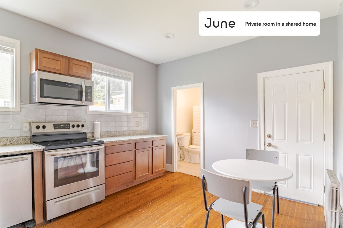 Building Photo - Room in Shared 3 bed/1.5 bath home