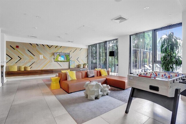 Building Photo - 121 NE 34th St