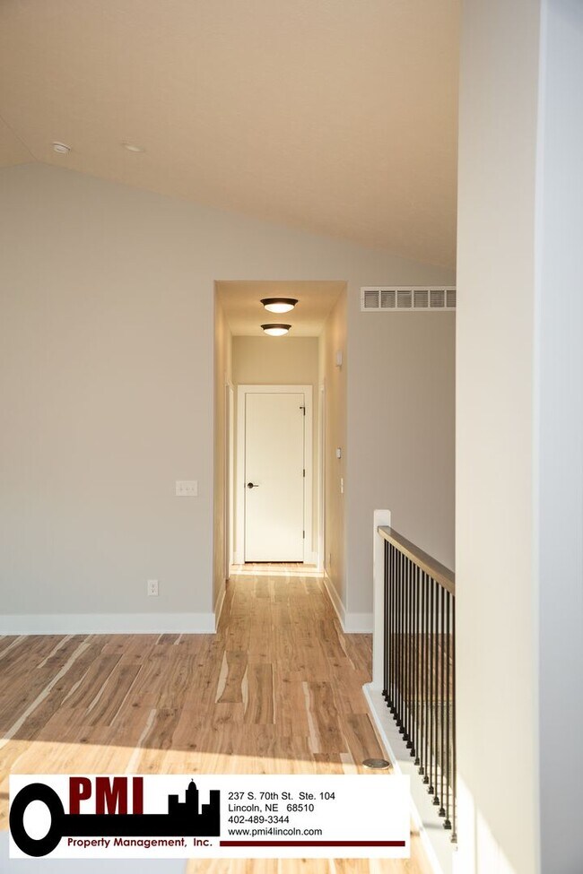 Building Photo - 5 Bedroom 3 bath, beautiful home in North ...
