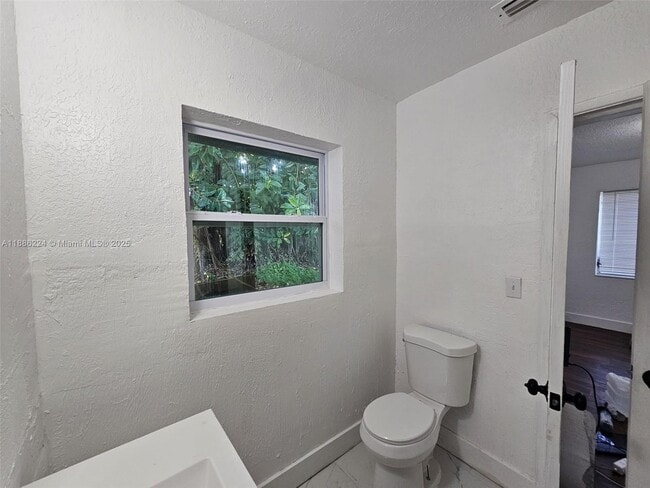 Primary Photo - 1408 NW 9th Ave