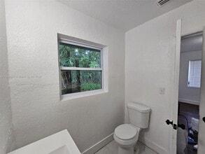 Building Photo - 1408 NW 9th Ave