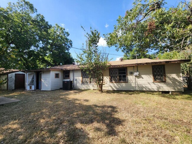 Building Photo - 803 N Oneal St