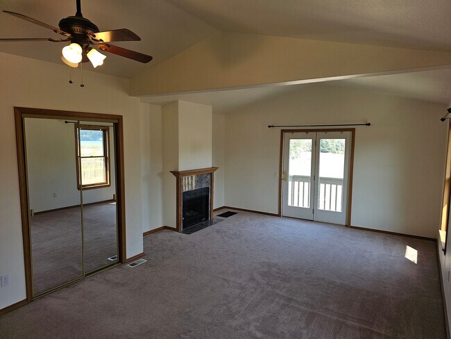 Building Photo - Incredible Hauser Lake Waterfront Home for...