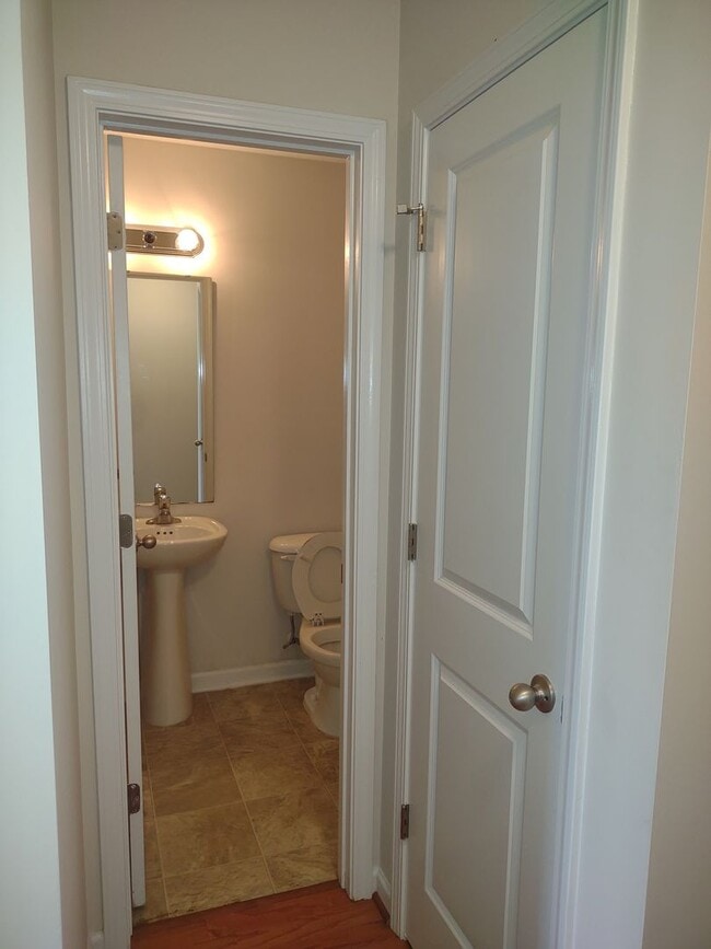 Building Photo - Super Four bedroom home in Northeast Columbia!