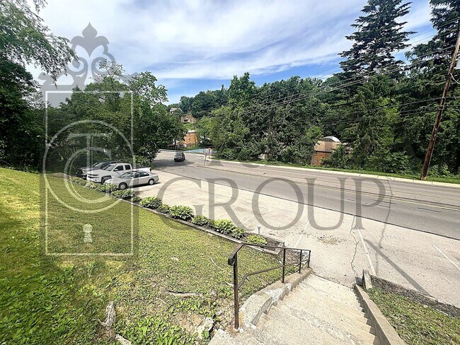 Building Photo - Move In Ready! North Hills School District, Parking, Updated 2 BR, Quartz Countertops, AC, Laundr...