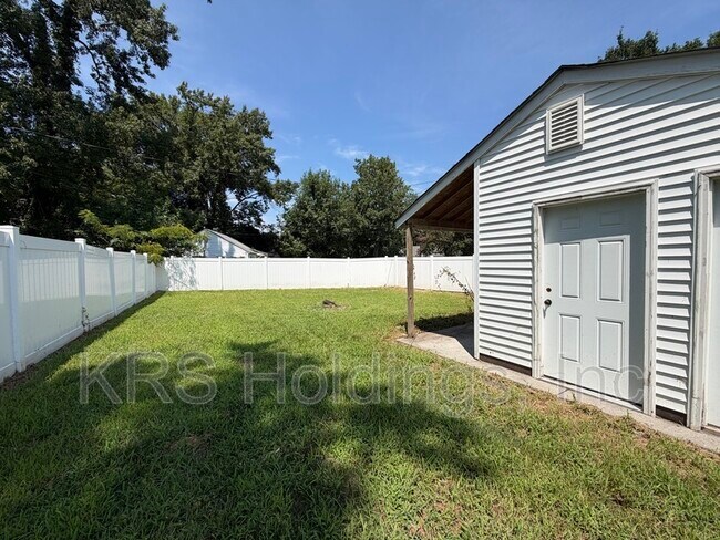 Building Photo - 408 Stockton Rd