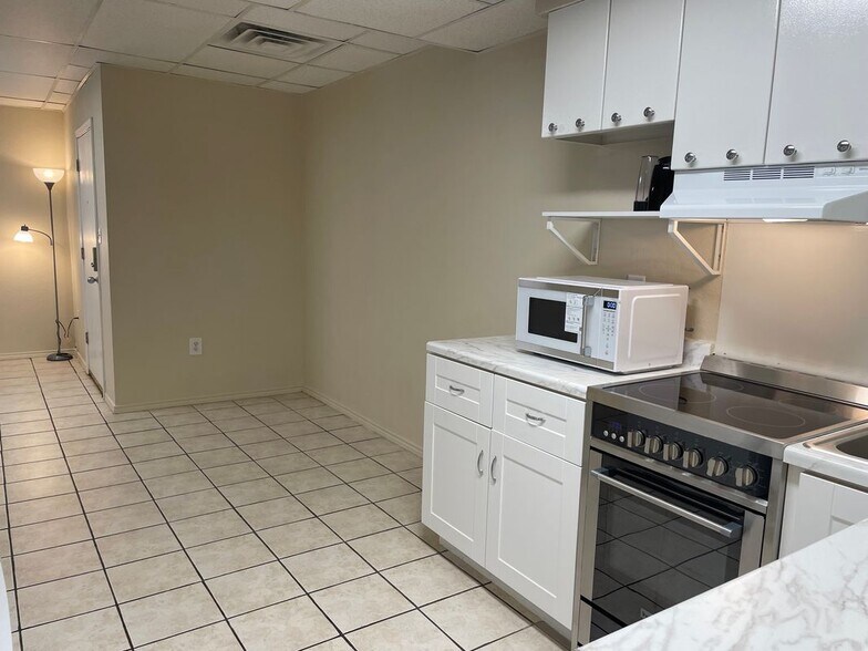 Building Photo - 5712 Padre Blvd