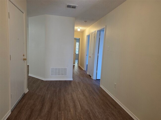 Building Photo - 1803 Northridge Dr