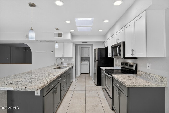 Building Photo - 6843 E Redfield Rd