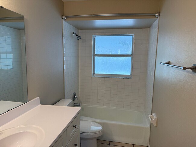 Building Photo - Leesburg Duplex