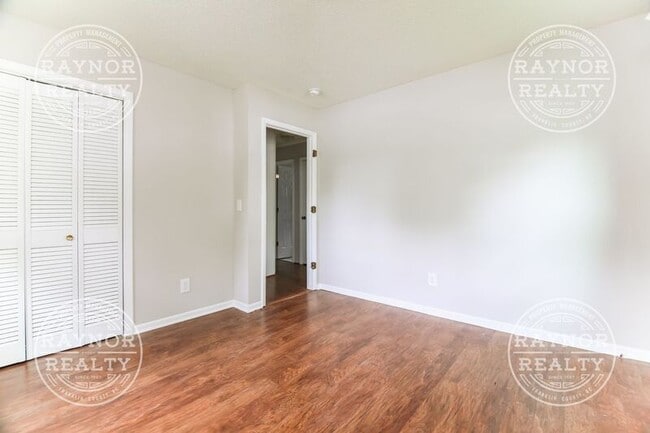 Building Photo - 402 E Stronach Ave