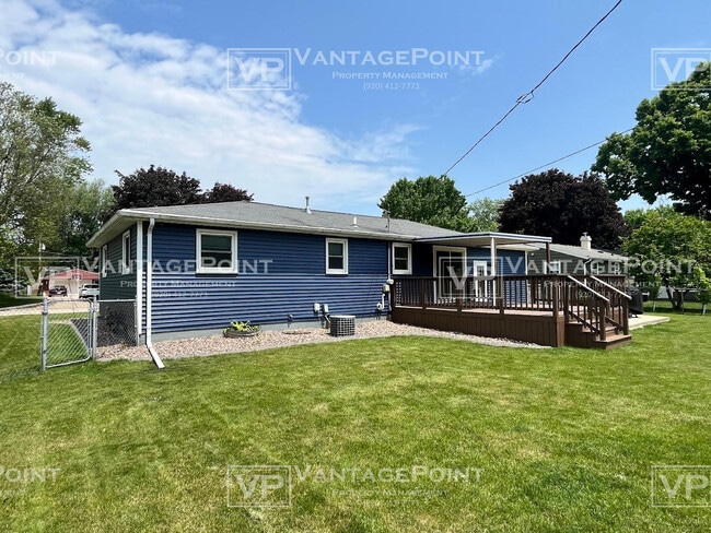 Building Photo - 606 Simonet St